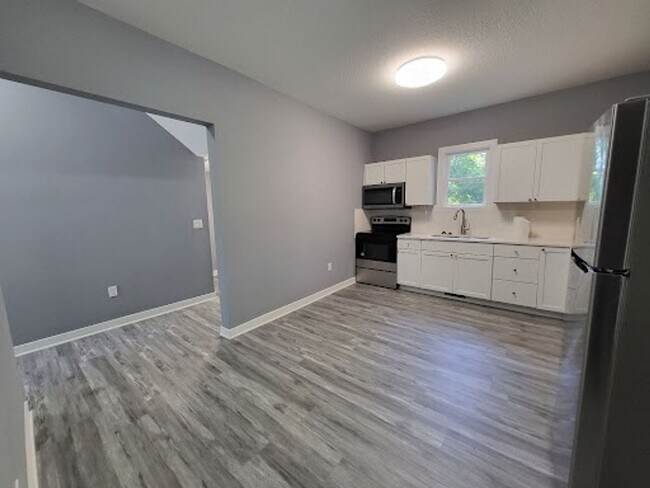 Building Photo - 2406 Woodland Ave