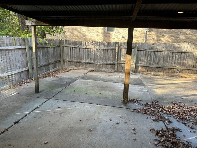 Building Photo - Red Oak Drive Property