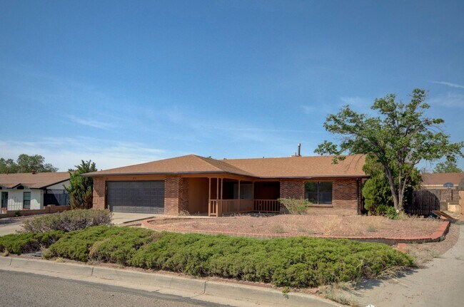 Building Photo - Amazing 3 Bedroom in Central Rio Rancho!