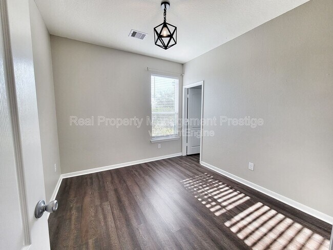 Building Photo - 1618 Cintola Ln