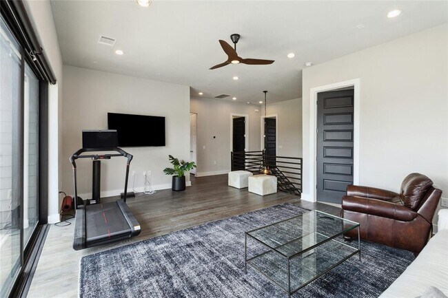 Building Photo - 7400 Annette Cove