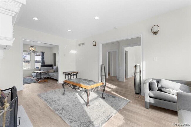 Building Photo - 1936 Atkinson St