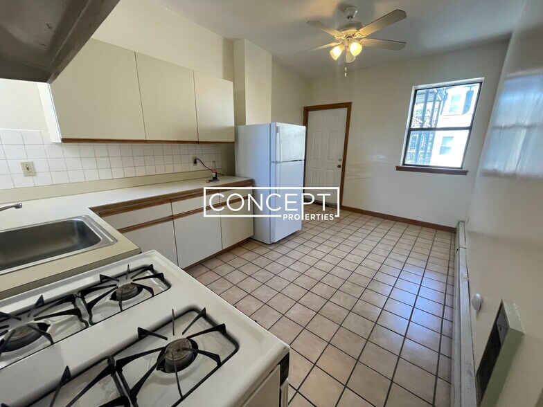 Building Photo - 369A Centre St