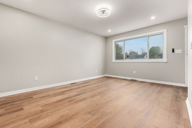 Building Photo - 2652 Landsburn Dr