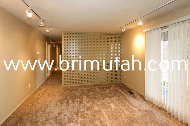 Building Photo - 4717 Naniloa Dr