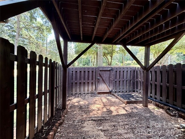 Building Photo - 9604 Vinca Cir