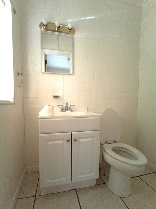 Building Photo - 113 Brookside Cir