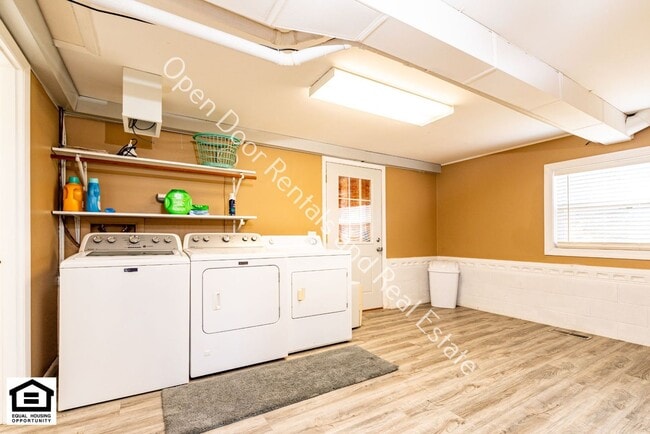 Building Photo - 40 Ln 375 Lake James