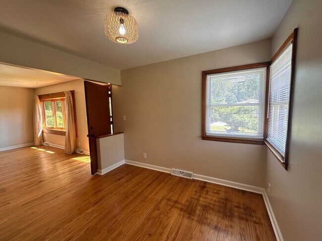 Building Photo - 4806 Imperial Terrace