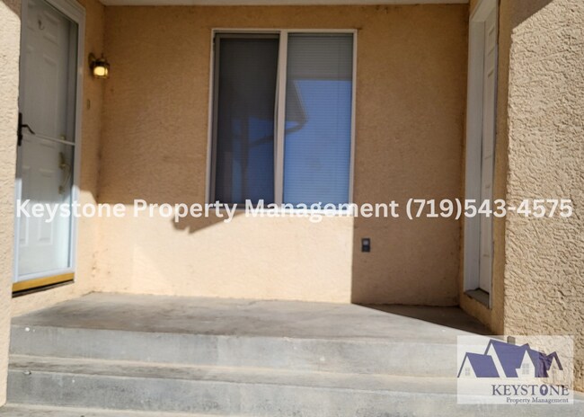 Building Photo - Spacious Pueblo West Duplex 3 Bed/3 Bathro...