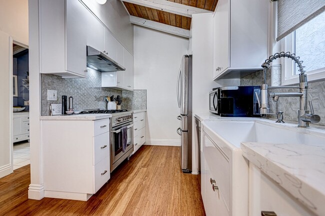 Building Photo - REMODELED, BRIGHT & AIRY HOME ON ONE OF TH...