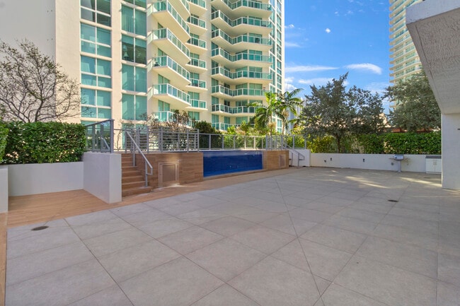Building Photo - 300 Sunny Isles Blvd