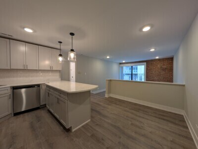 Building Photo - 1212 N La Salle Dr