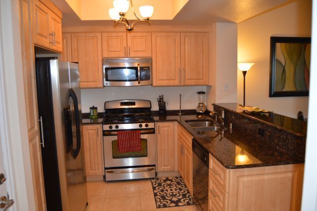 Building Photo - Meridian Upgraded Top Floor 1 Bed | 1 Bath Unit (Vinyl Flooring in Bedroom Area)