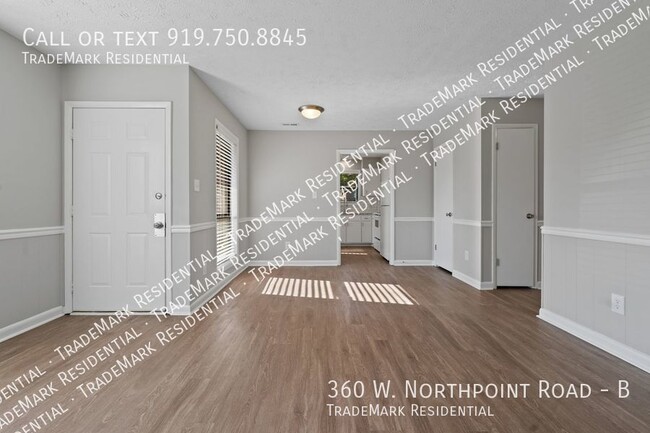 Building Photo - Newly Renovated 2 Bedroom, 2 Bathroom Duplex