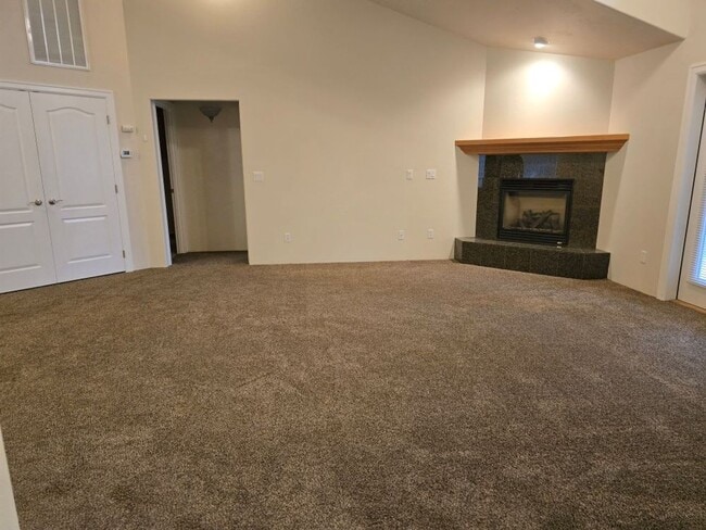 Building Photo - 3 bed 2 bath  Home for Rent in Grants Pass