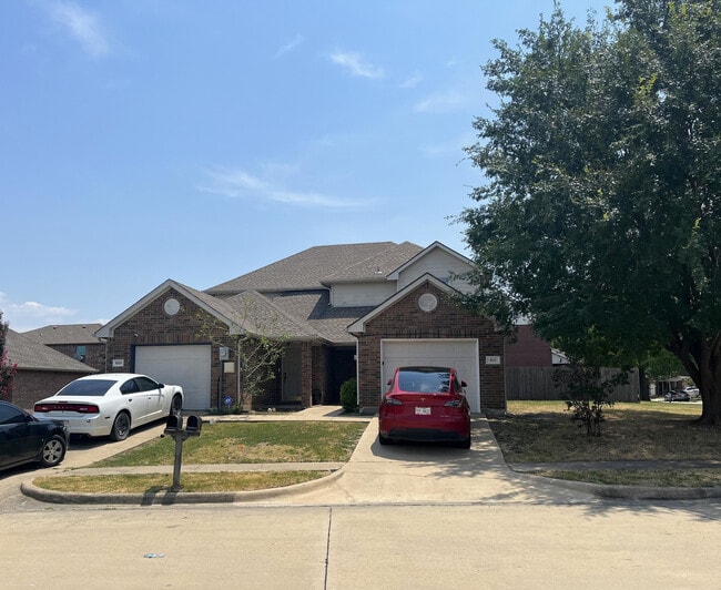 Building Photo - 611 W Walton Way