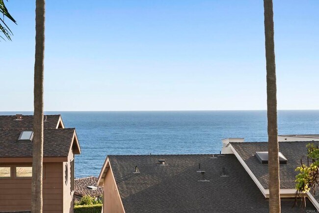 Building Photo - 5460 La Jolla Blvd