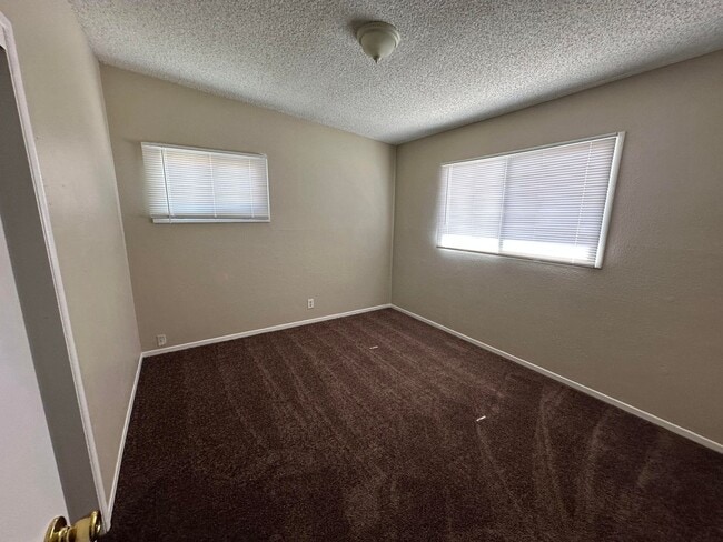 Building Photo - 453 Oasis Dr