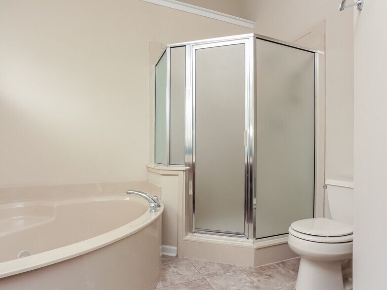 Building Photo - 5408 Hidden Meadows Dr