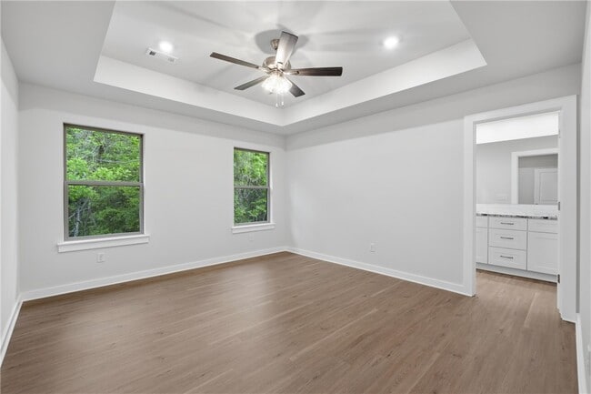 Building Photo - 1315 Valley Dr