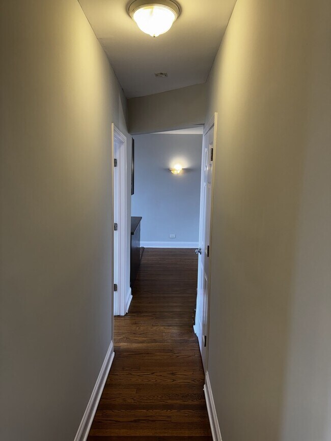 Building Photo - 5655 N Spaulding Ave