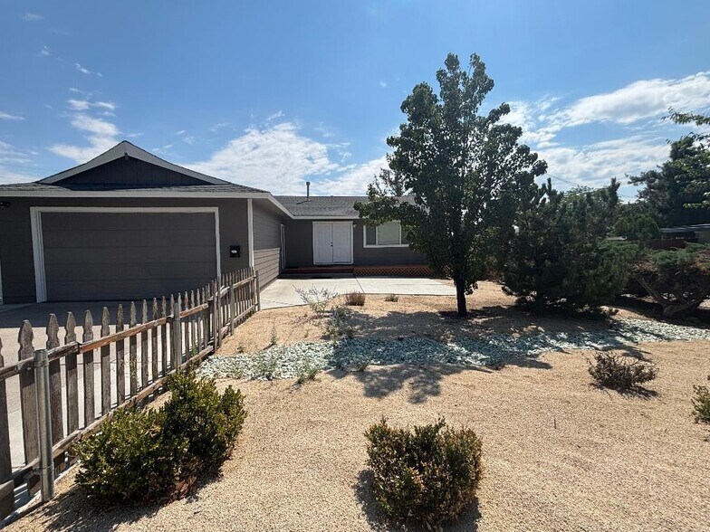 front of house. - 1340 Rayburn Dr