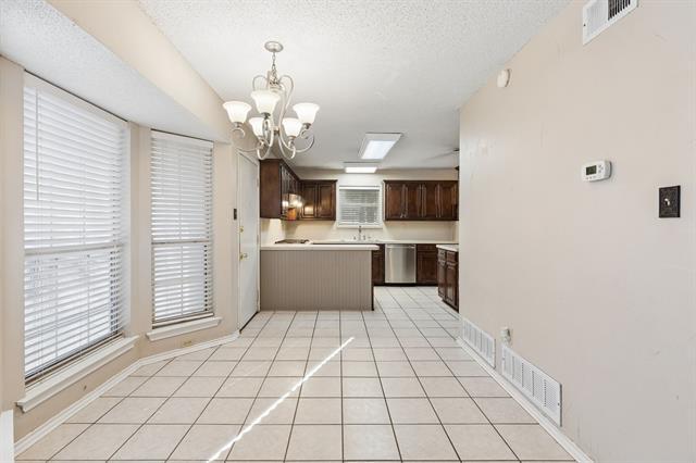 Building Photo - 2 Rivercrest Ct