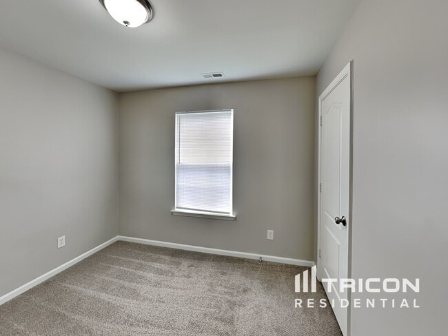Building Photo - 106 Newport Dr