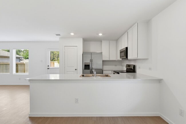 Building Photo - 629 Craven St
