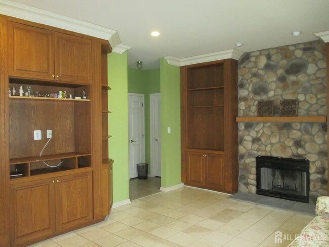 Building Photo - 103 Tived Ln E