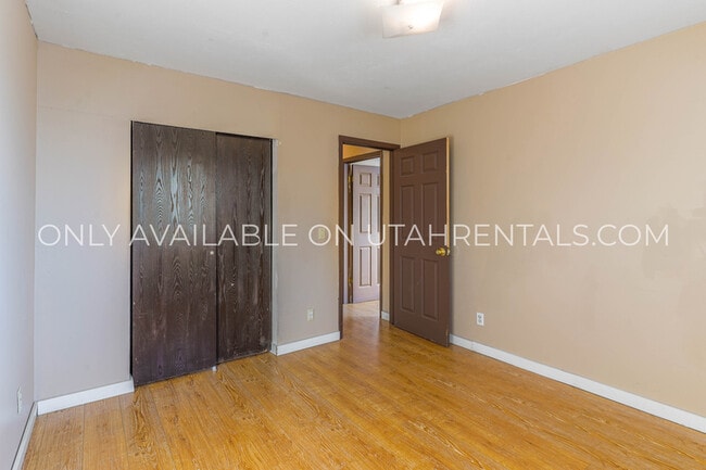 Building Photo - 228 W Foxbridge Dr