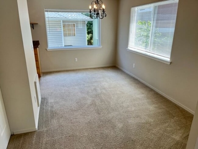 Building Photo - Greenwood Townhome