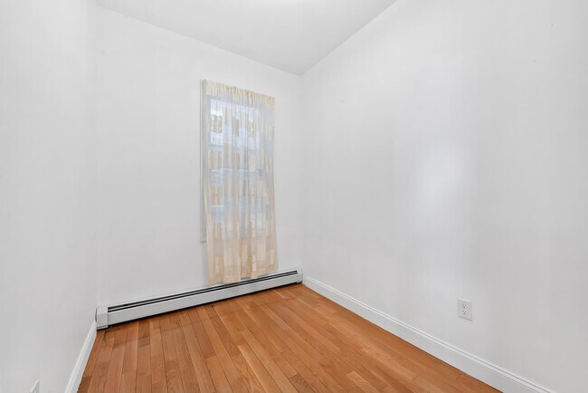 Building Photo - 1433 43rd St