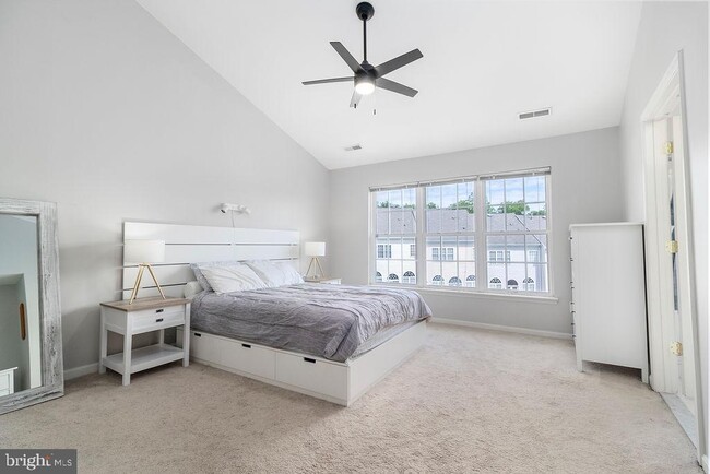 Building Photo - 42754 Montevista Square