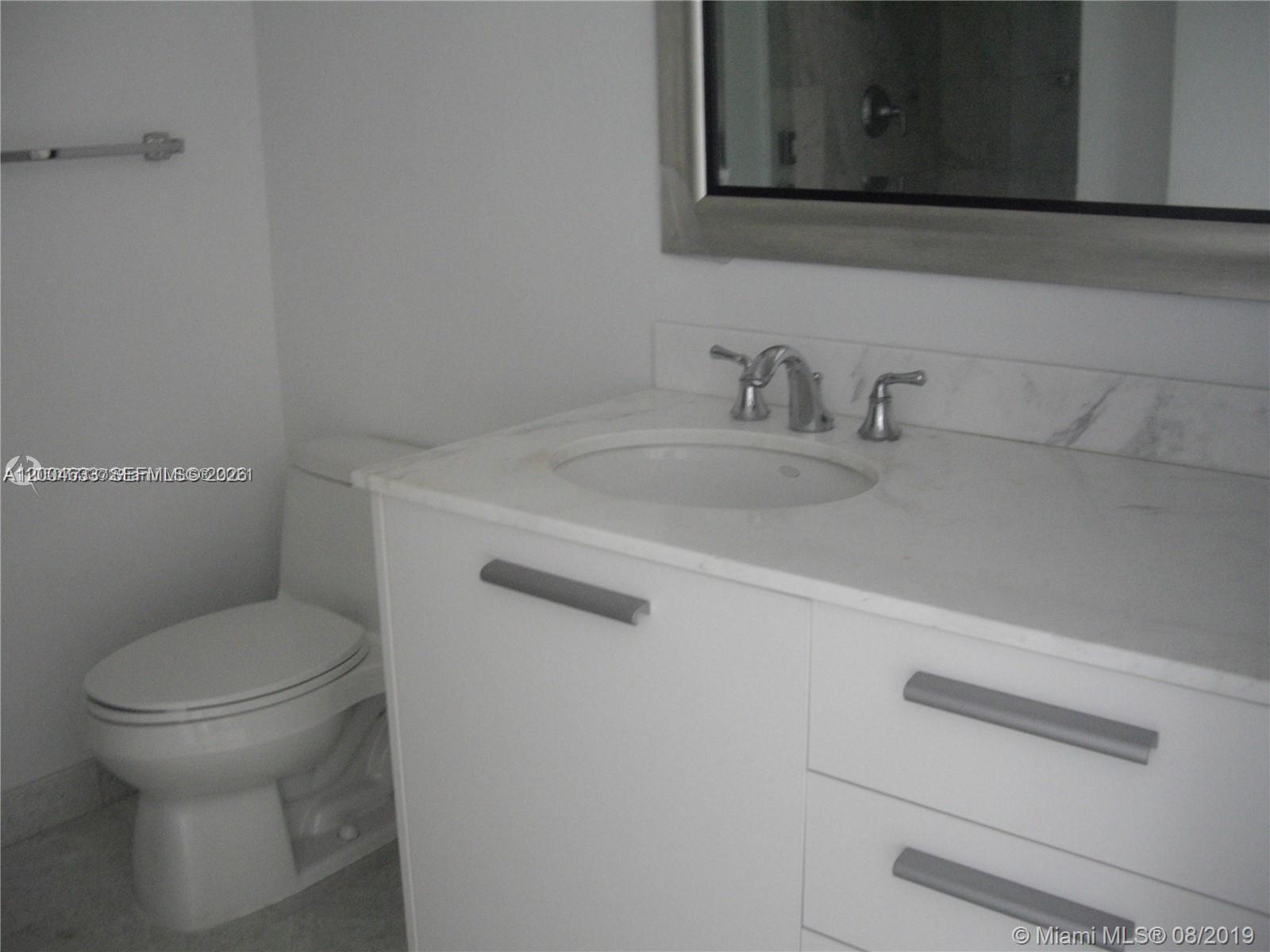 Building Photo - 1060 Brickell Ave