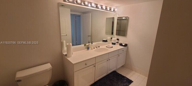 Building Photo - 3600 Yacht Club Dr