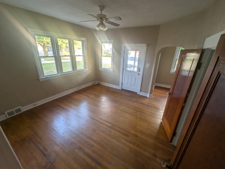 Primary Photo - 410 W 23rd St
