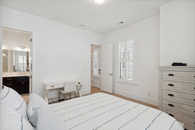 Building Photo - 1470 Mizzen Alley