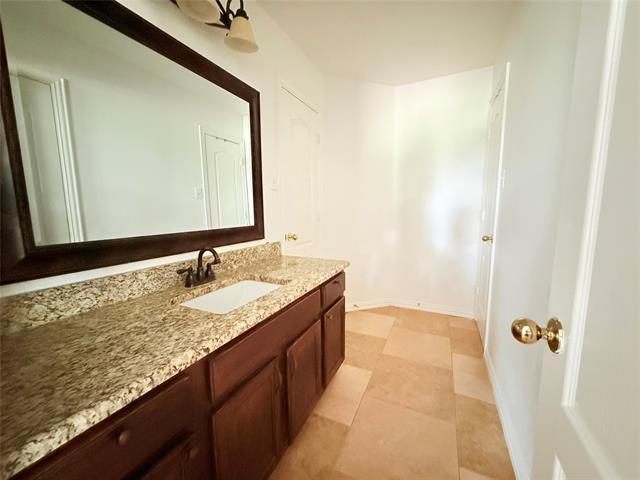 Building Photo - 525 Abbey Ct