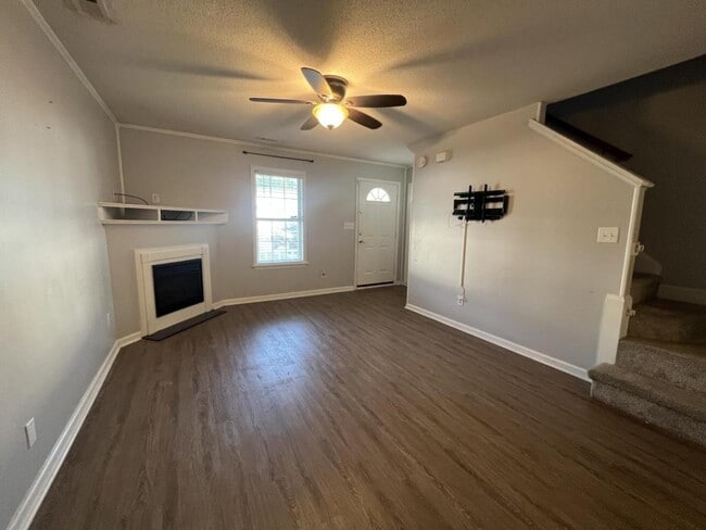 Building Photo - 208 Winners Circle