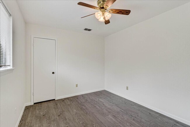 Building Photo - 1622 La Joya St