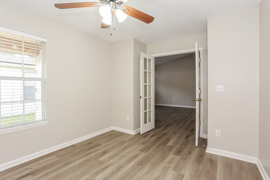 Building Photo - 1048 Beckingham Dr