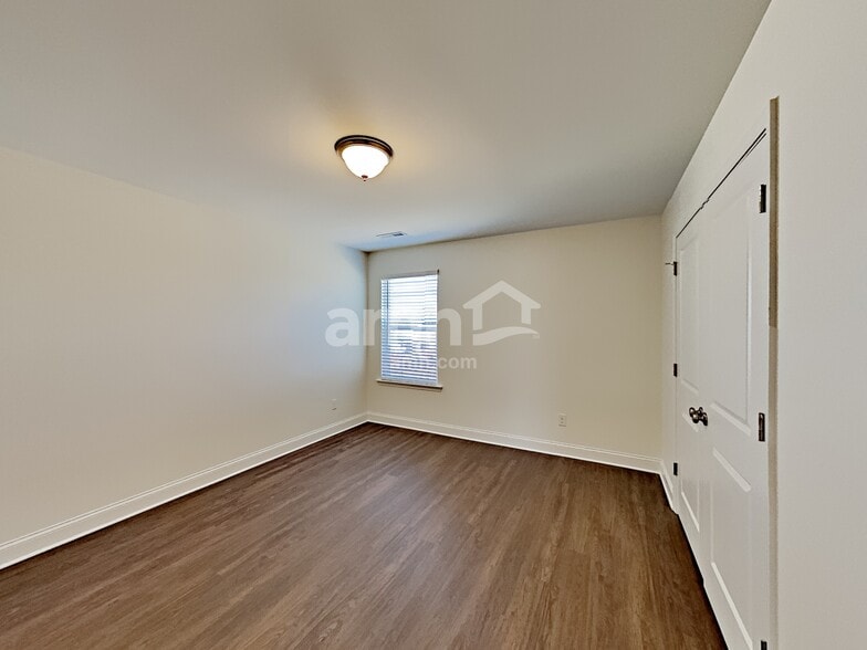 Building Photo - 215 Stowe Rd