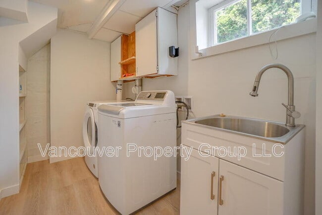 Building Photo - 2308 Harney St