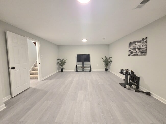 Building Photo - 5407 Leeway Ct