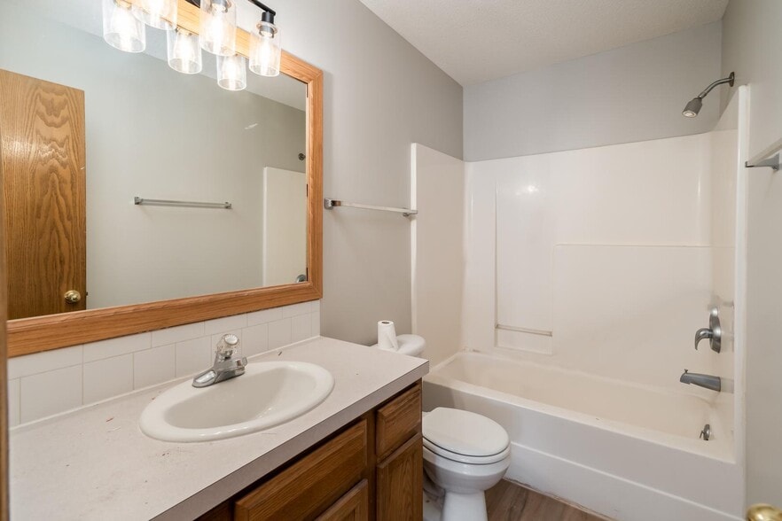Master Bathroom - 6317 Quail Ridge St