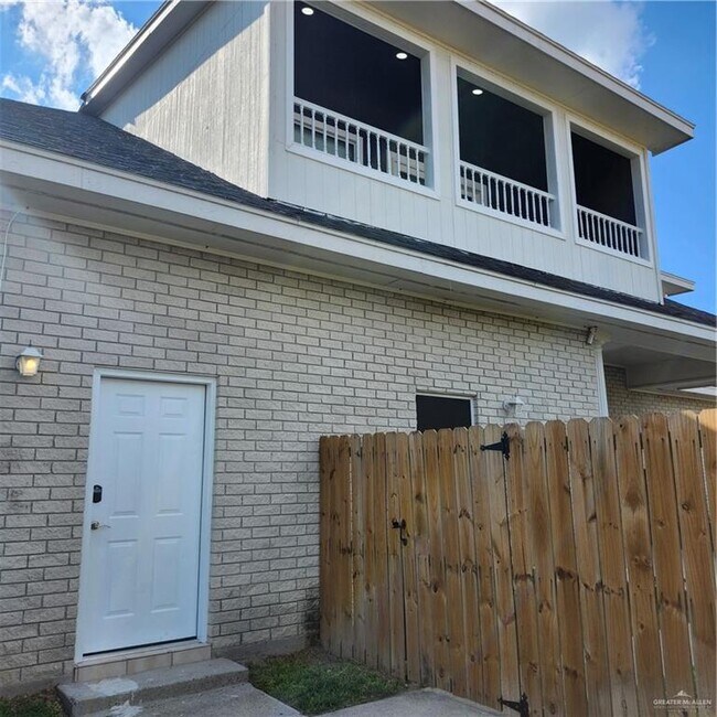 Building Photo - 2914 Chateau St