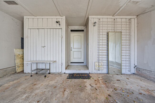 Building Photo - 5530 Holly St