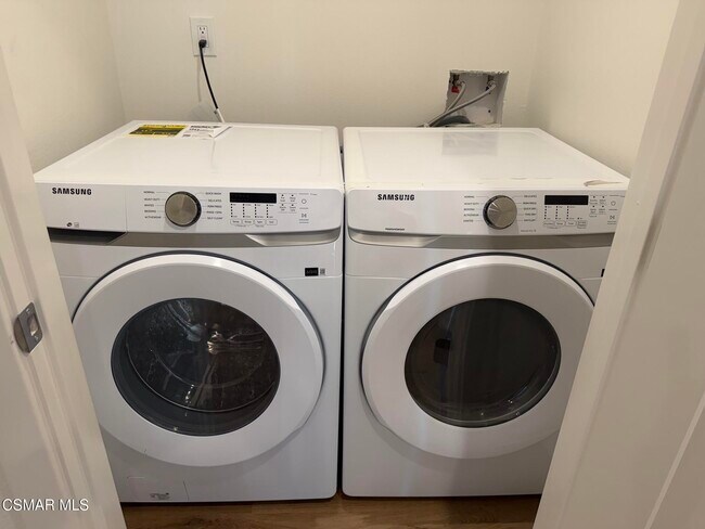 Building Photo - 971 Calle Nogal